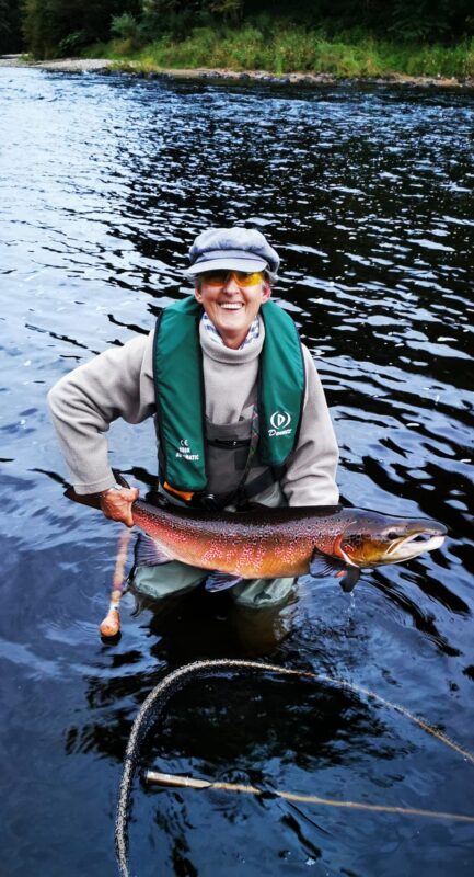 Jill Elkington with her biggest ever fish โ a well dressed croc